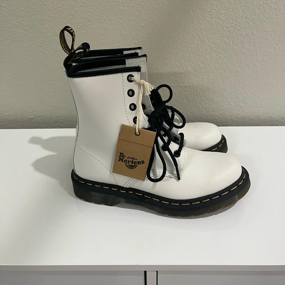 Doc Martens 1460 SMOOTH LEATHER LACE UP BOOTS, white size 6 - Picture 3 of 15